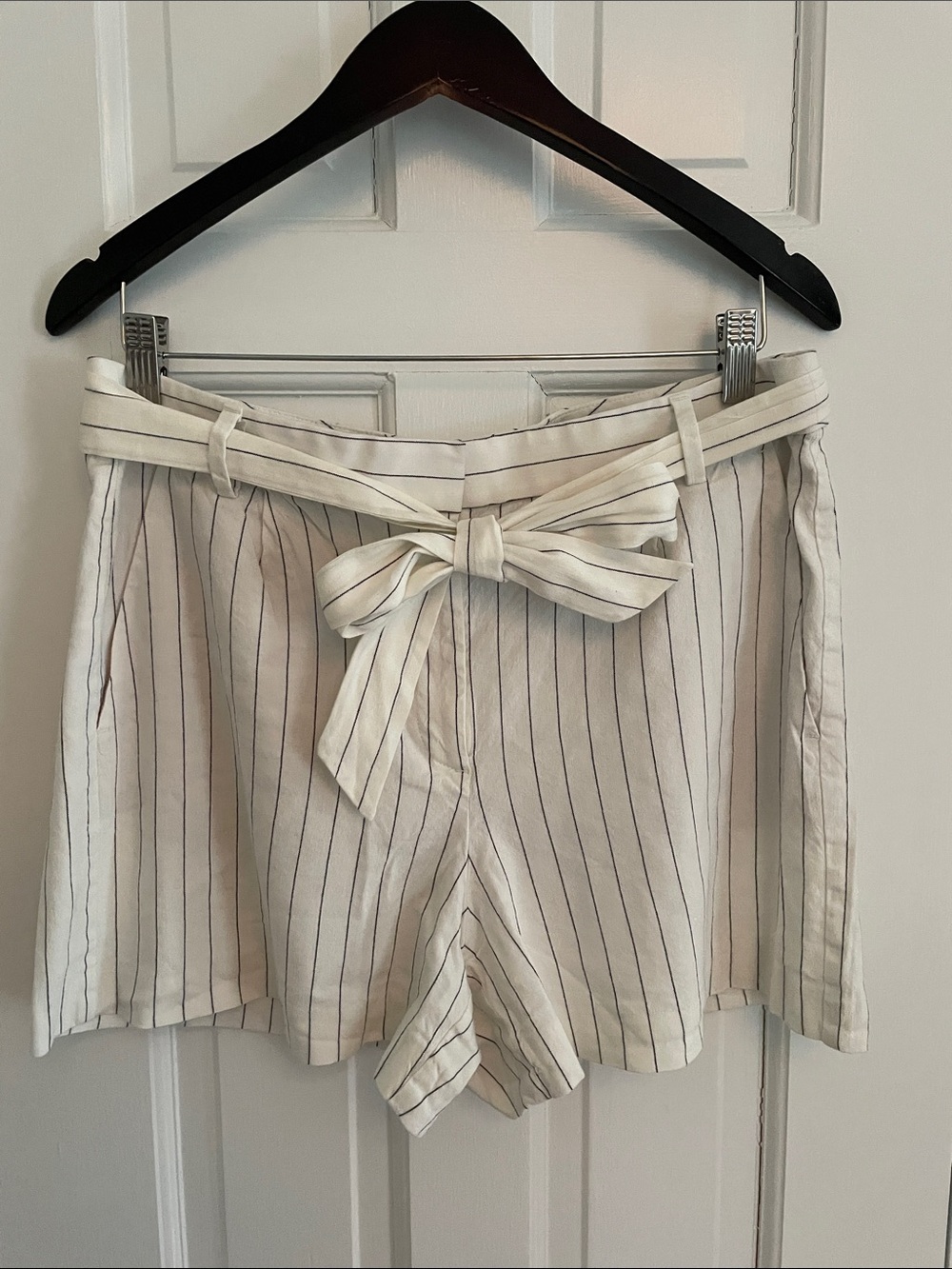 Loft Striped Tie-Waist Women’s Shorts - White
